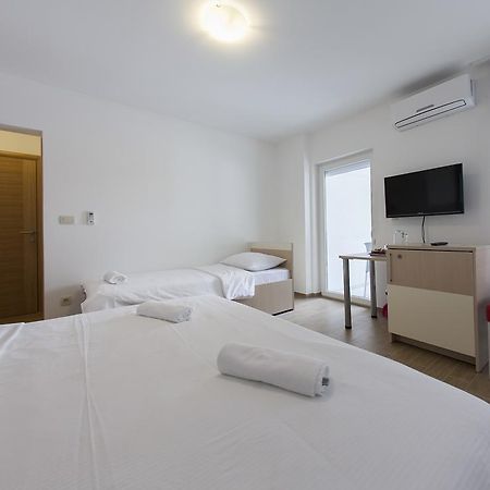 Villa Klara Guest House บาชกาโวดา ภายนอก รูปภาพ