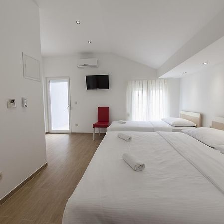 Villa Klara Guest House บาชกาโวดา ภายนอก รูปภาพ