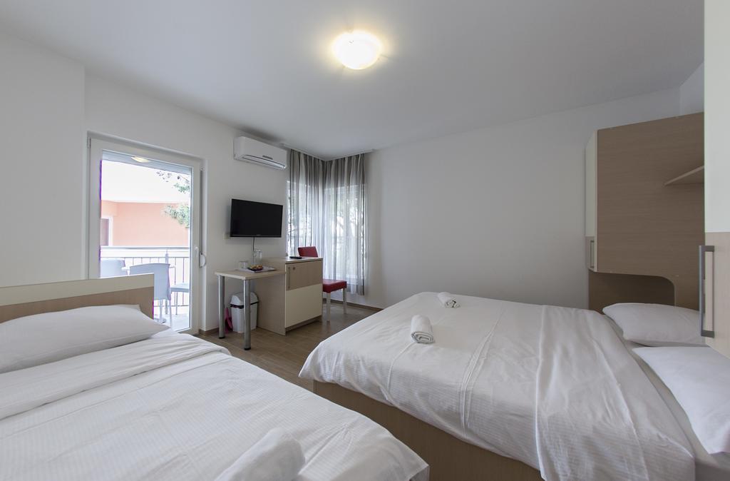 Villa Klara Guest House บาชกาโวดา ภายนอก รูปภาพ