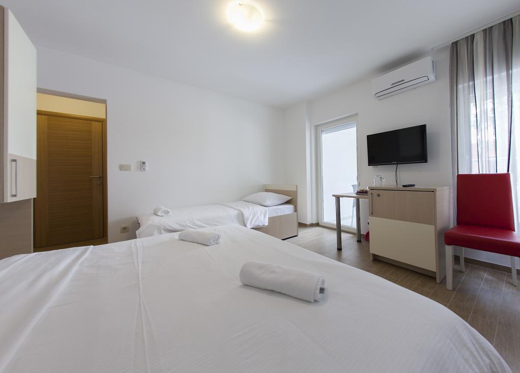 Villa Klara Guest House บาชกาโวดา ภายนอก รูปภาพ