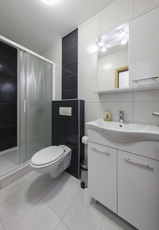 Villa Klara Guest House บาชกาโวดา ภายนอก รูปภาพ