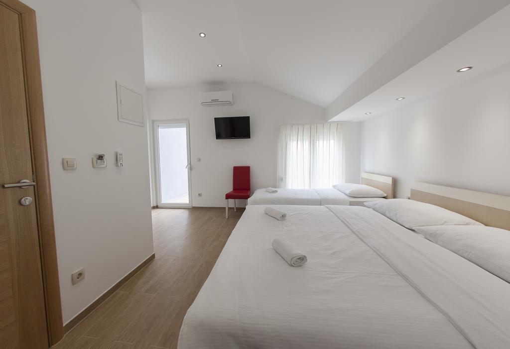 Villa Klara Guest House บาชกาโวดา ภายนอก รูปภาพ